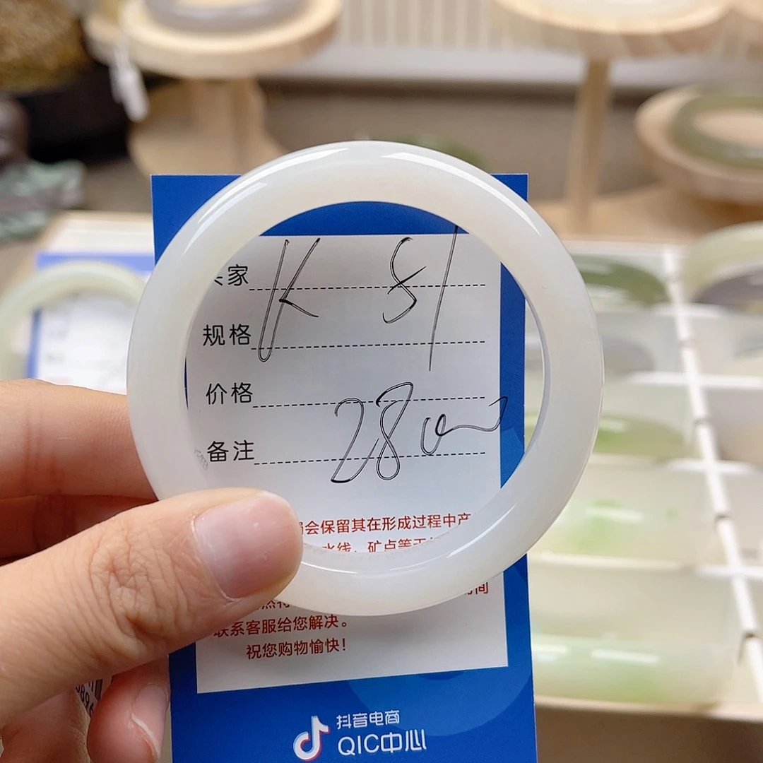 和田玉手镯未镶嵌凡****呀