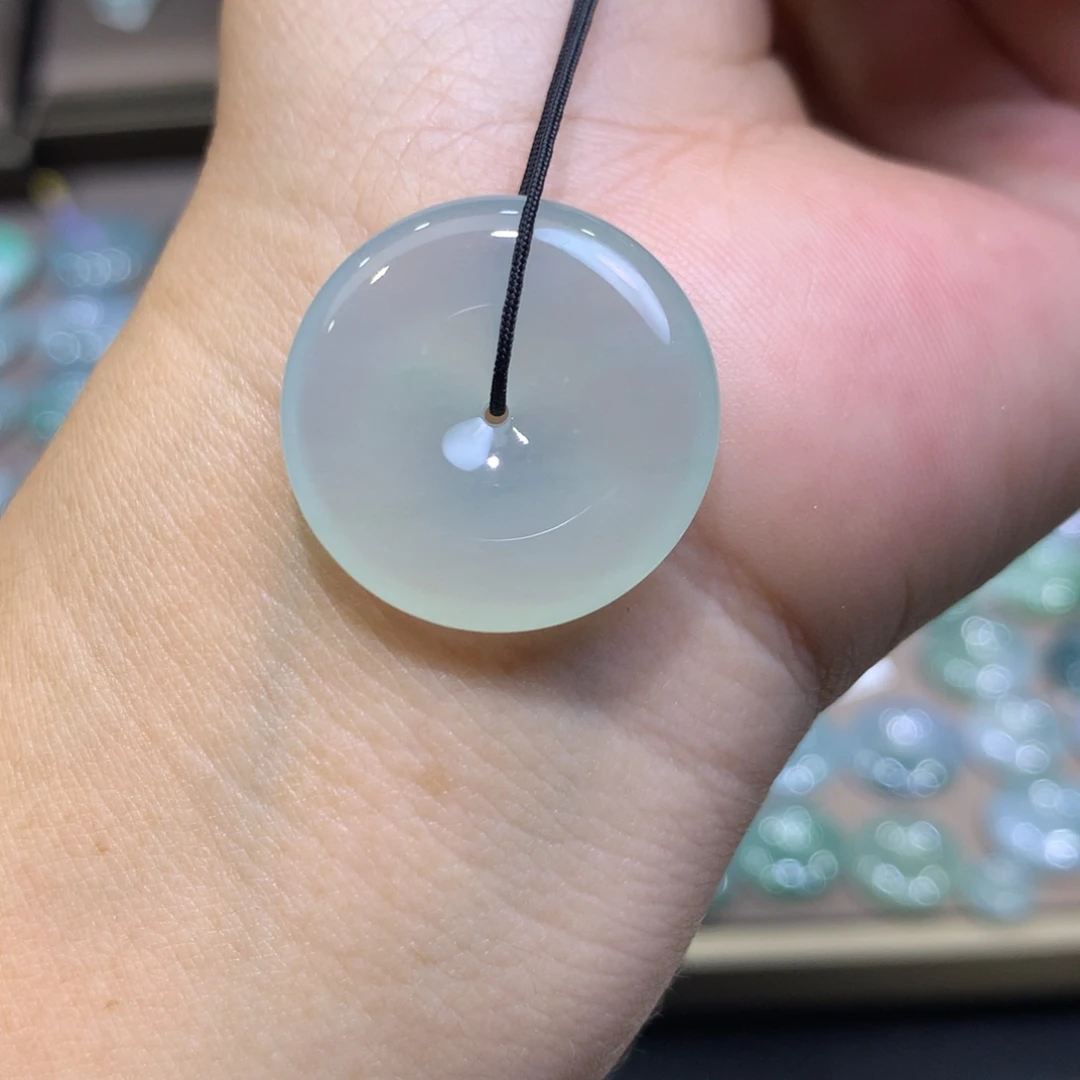 翡翠未镶嵌颈饰平安扣