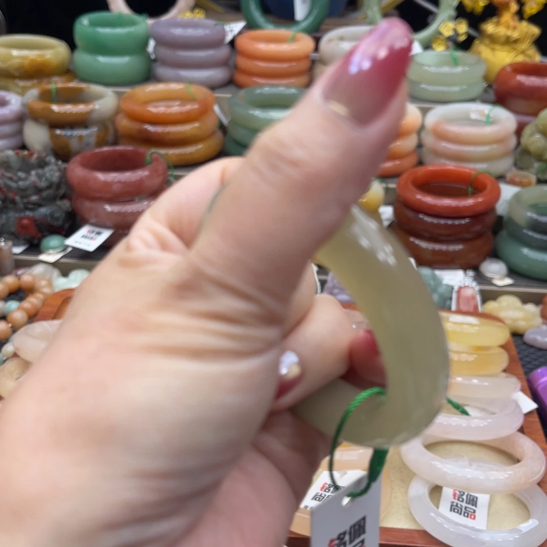 *****石英质玉未镶嵌手镯