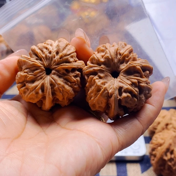 愤***虫把件文玩核桃闷墩三棱