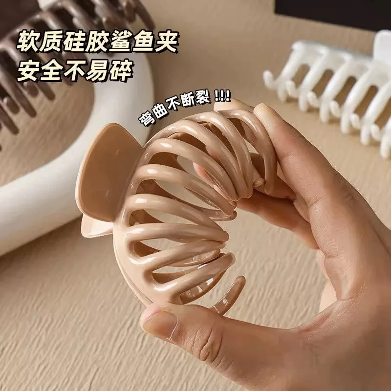 软质硅胶鲨鱼夹高级感抓夹女防摔不易碎2025新款夹子头饰发卡百搭