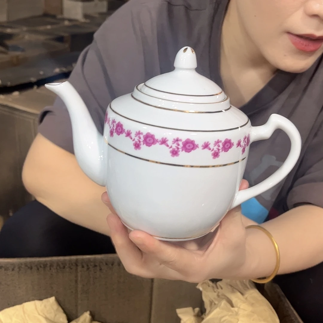 摆件//////景德镇陶瓷器。茶壶。