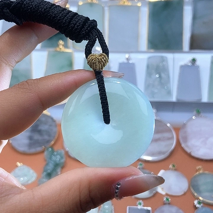 翡翠未镶嵌吊坠(不含链)疯****哥