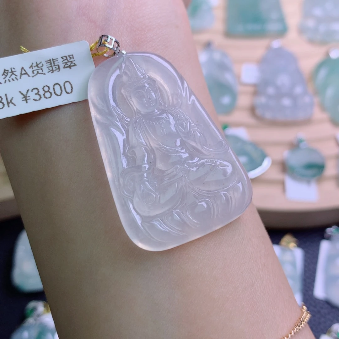 翡翠18K金镶嵌颈饰吊坠