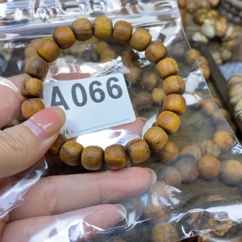 手串贡木9/10黄年糕
