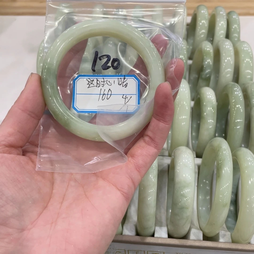 这***晴蛇纹石玉未镶嵌手镯