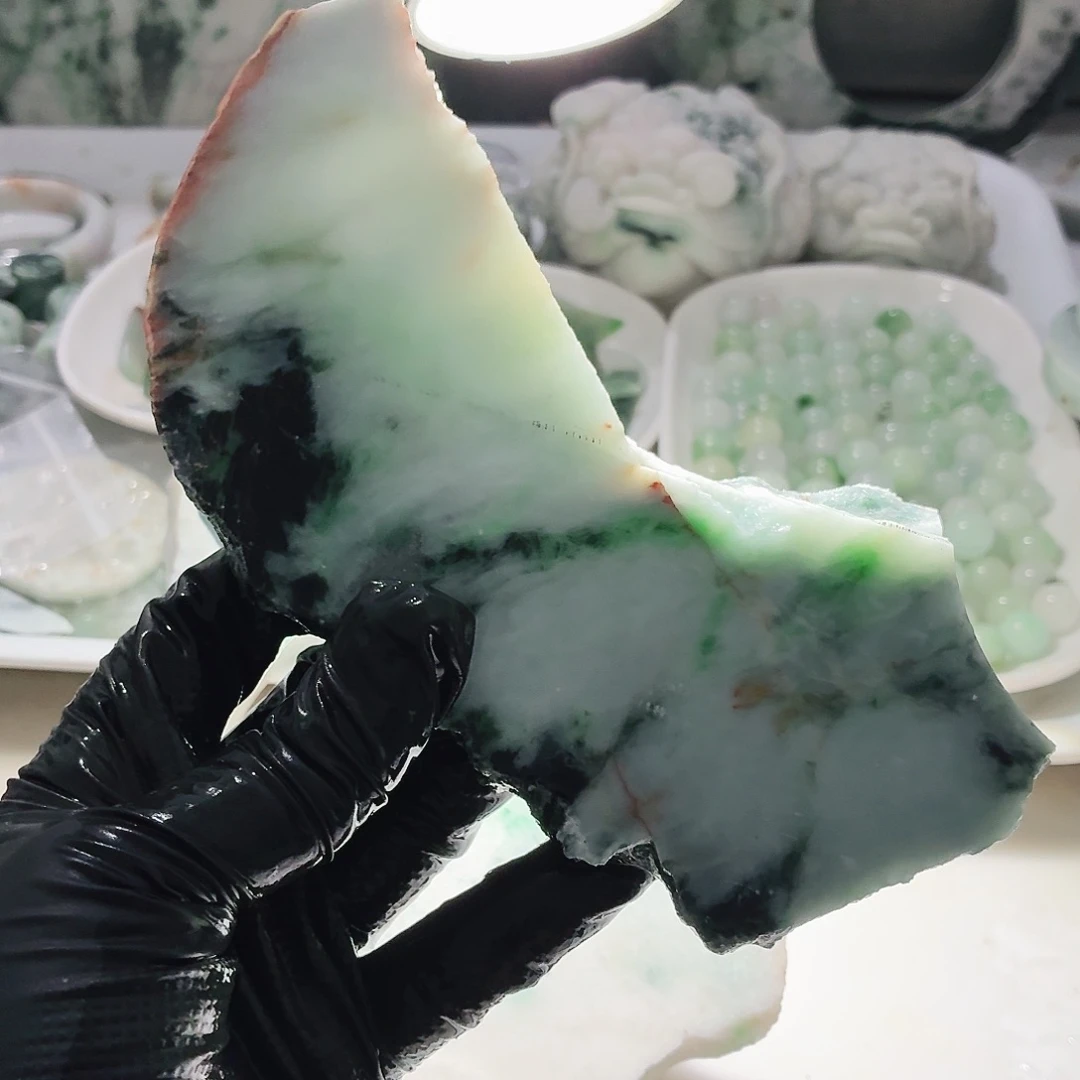 翡翠未镶嵌颈饰边角料