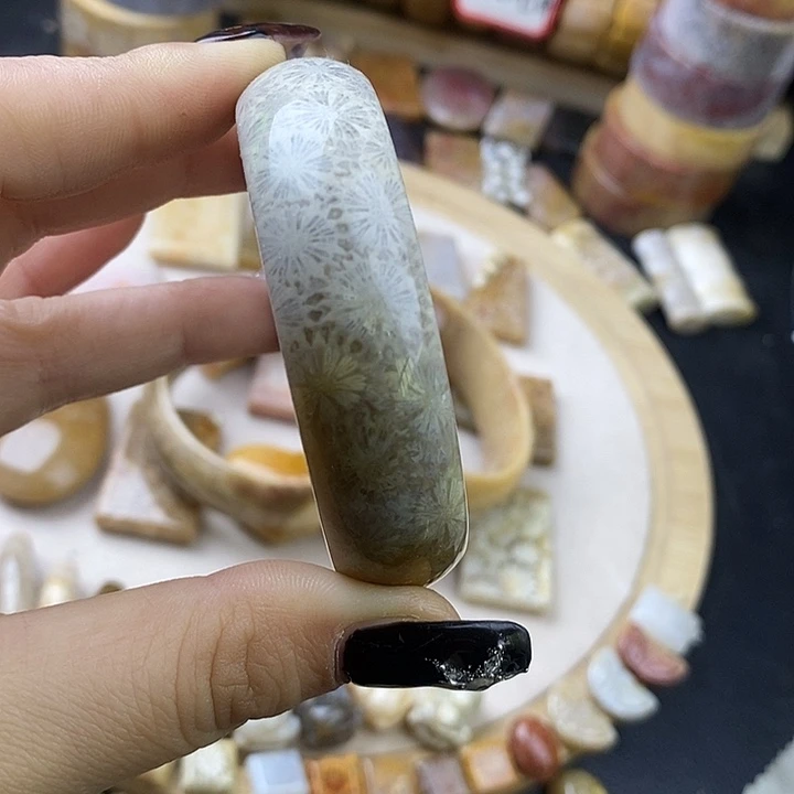 硅化玉未镶嵌颈饰50圈口