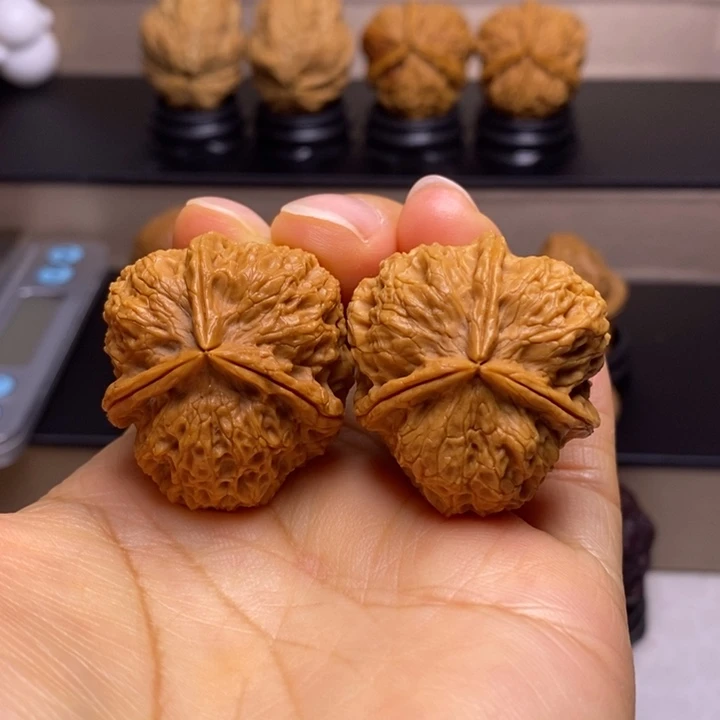 文玩核桃把件密石三楞1