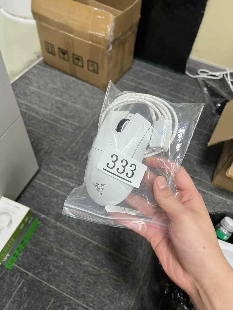 9新  蝰蛇v3pro白色抹码99新无盒HN-333