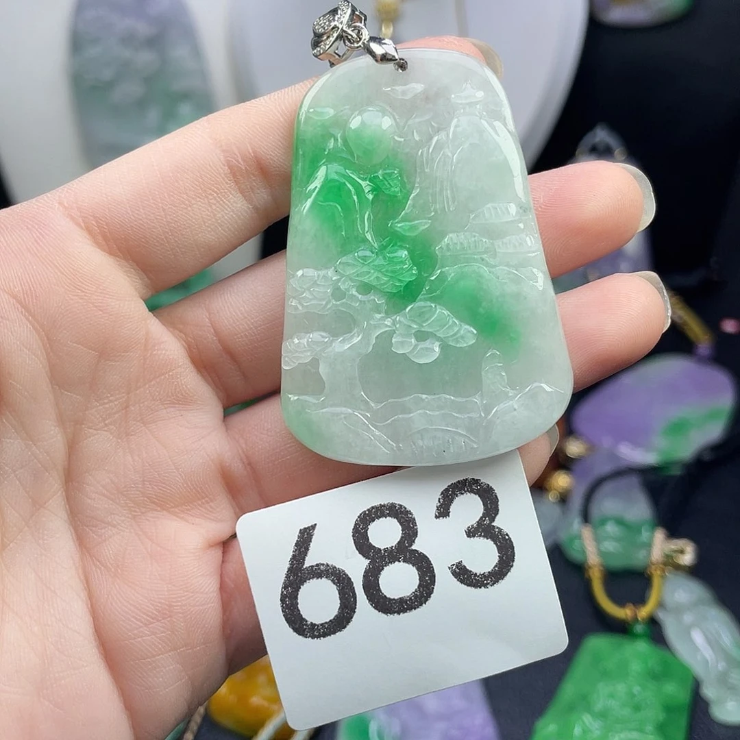 翡翠未镶嵌吊坠(赠链)