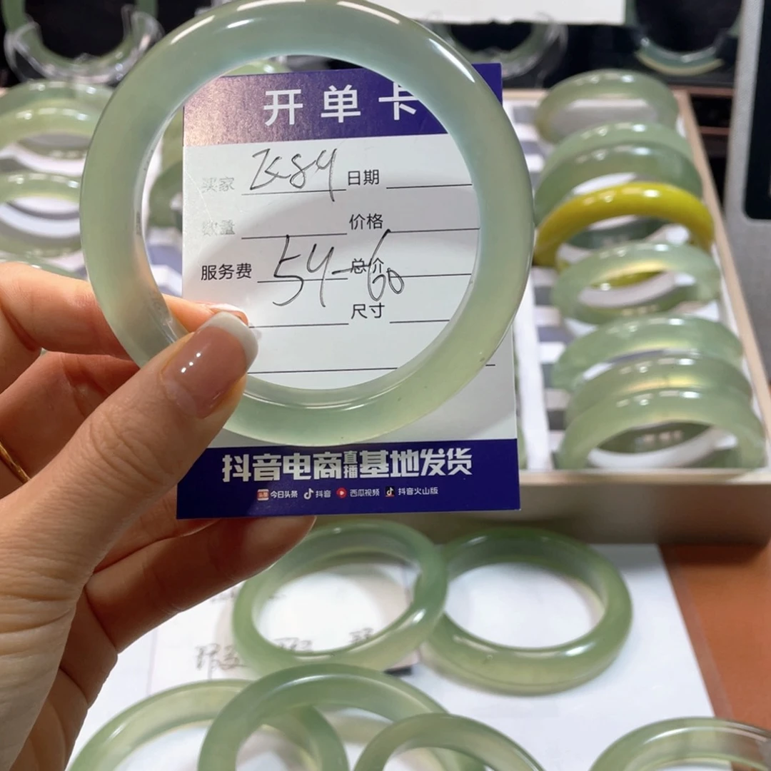 蛇纹石玉未镶嵌手镯婷**?