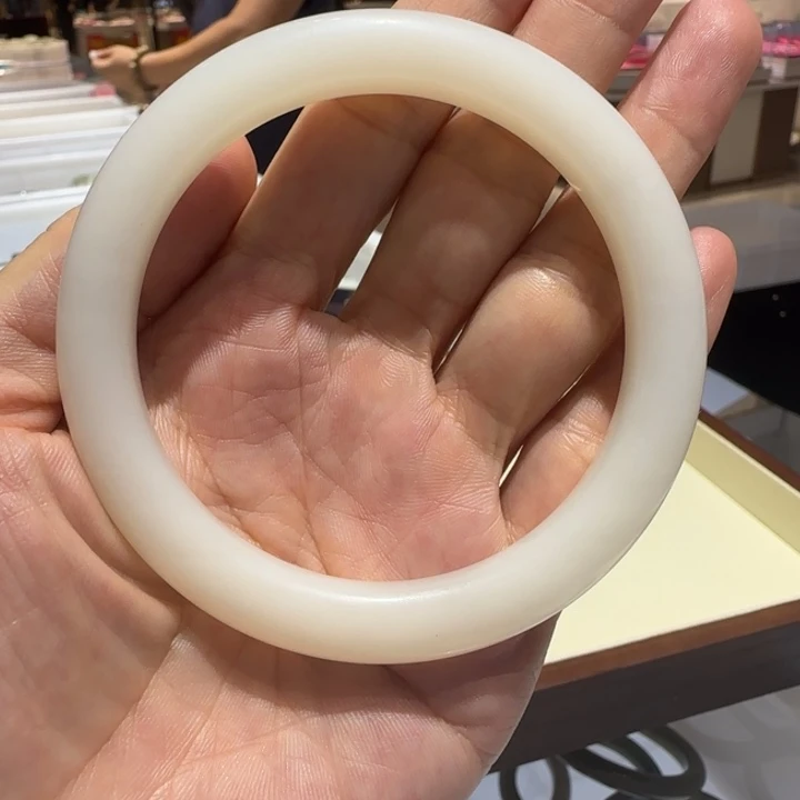 未镶嵌手镯和田玉750