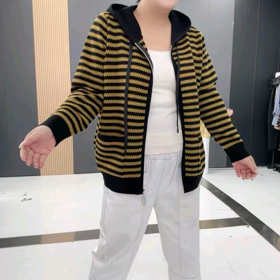 梦梦家7701女士春秋连帽条纹针织拉链宽松加肥休闲百搭加大码外套