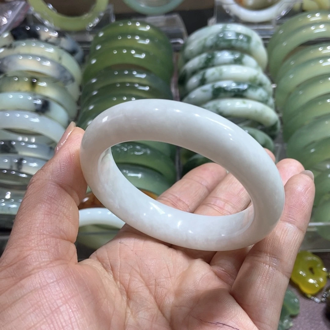 透闪石-蛇纹石玉未镶嵌手镯铂***?56