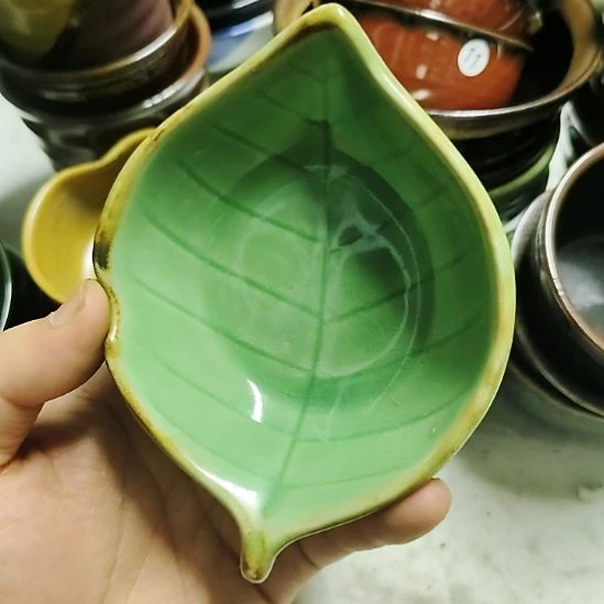 瓷片五厂，七厂各种摆件，瓷片、均有瑕疵。！