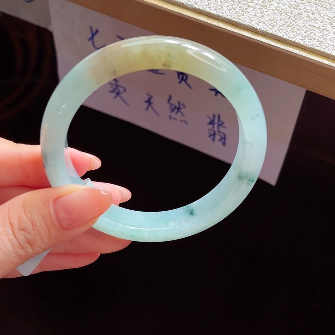 翡翠手镯未镶嵌手镯