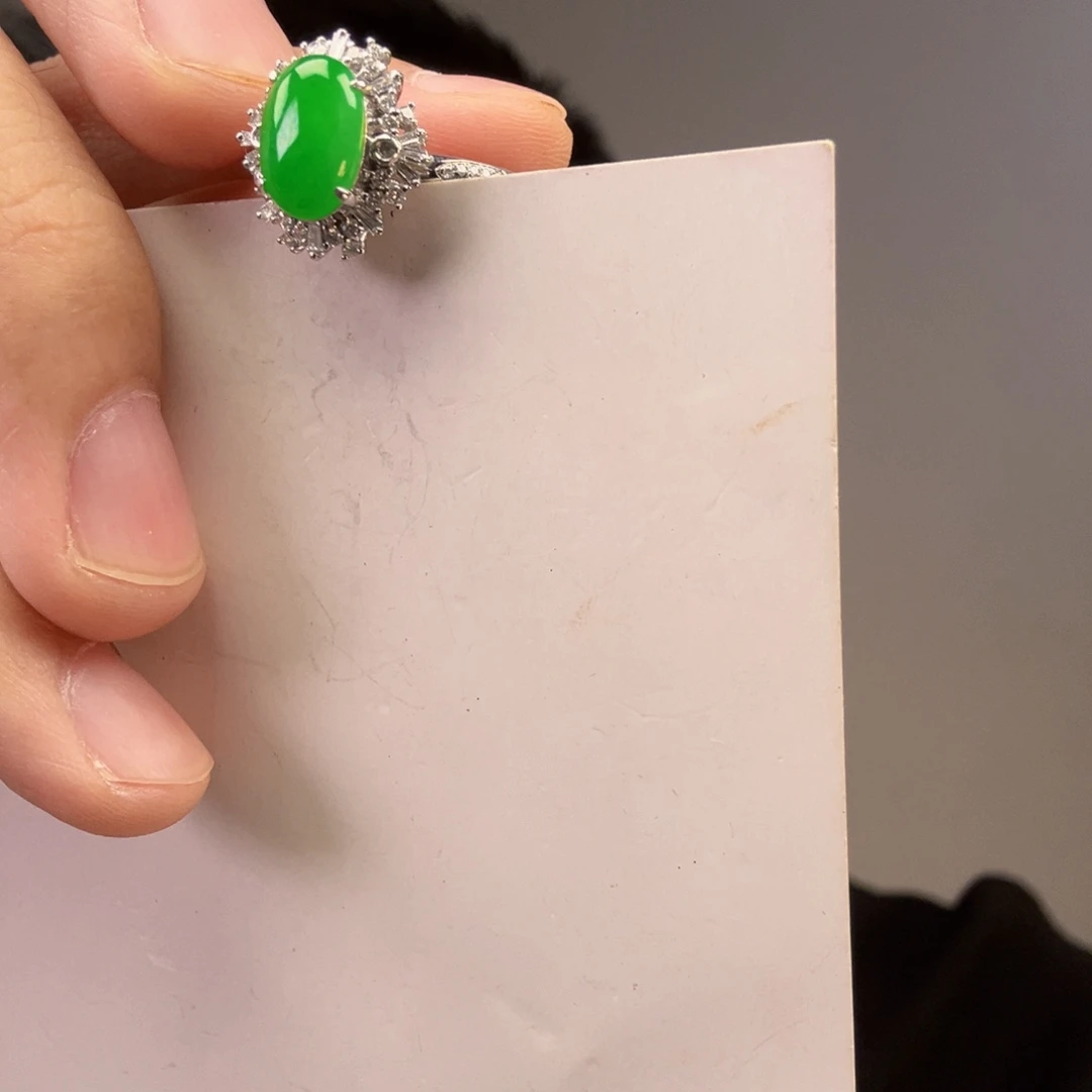 林***香翡翠18K金镶嵌颈饰一件