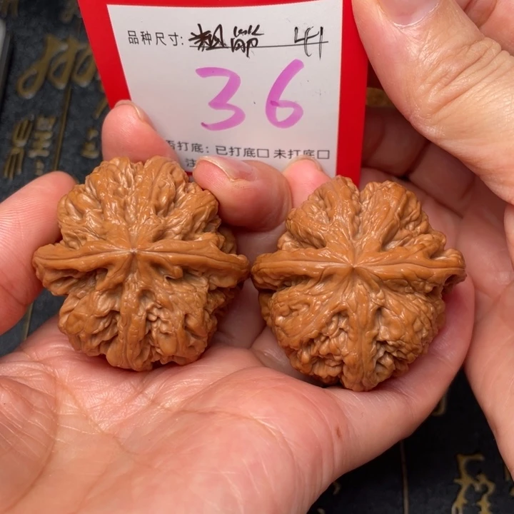 吊坠桃核文玩了吗