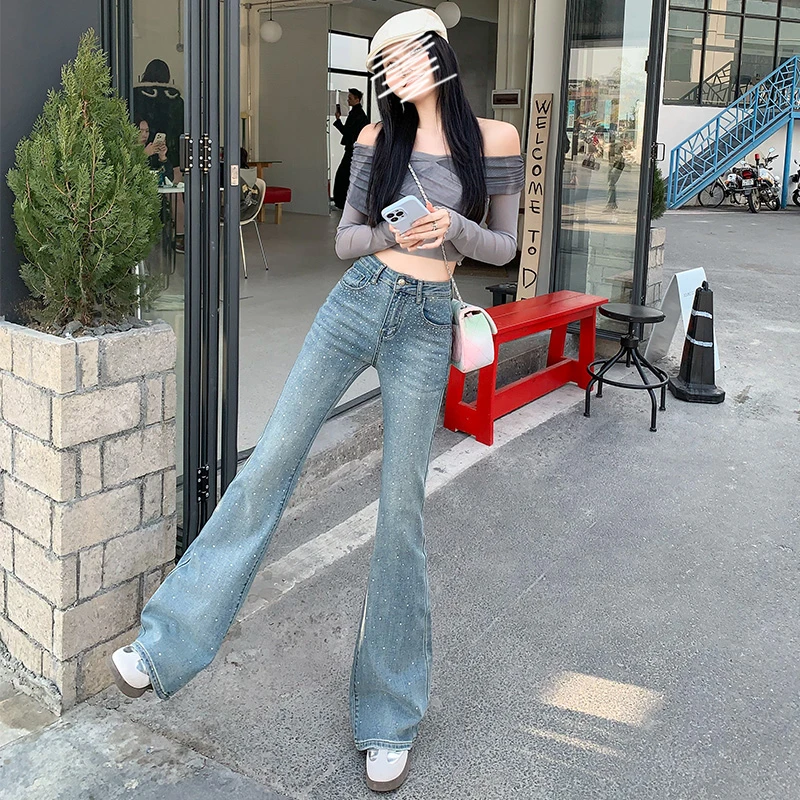 浅蓝色牛仔微喇裤女2025春季新款设计感高腰烫钻喇叭拖地裤