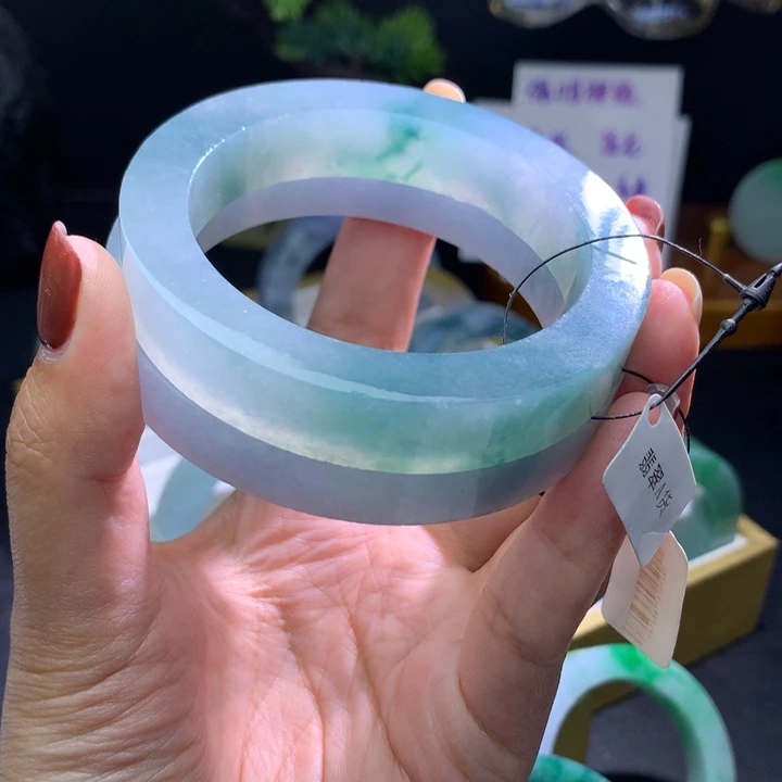 定制翡翠未镶嵌翡翠手镯