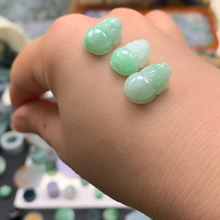 翡翠未镶嵌颈饰不退不换