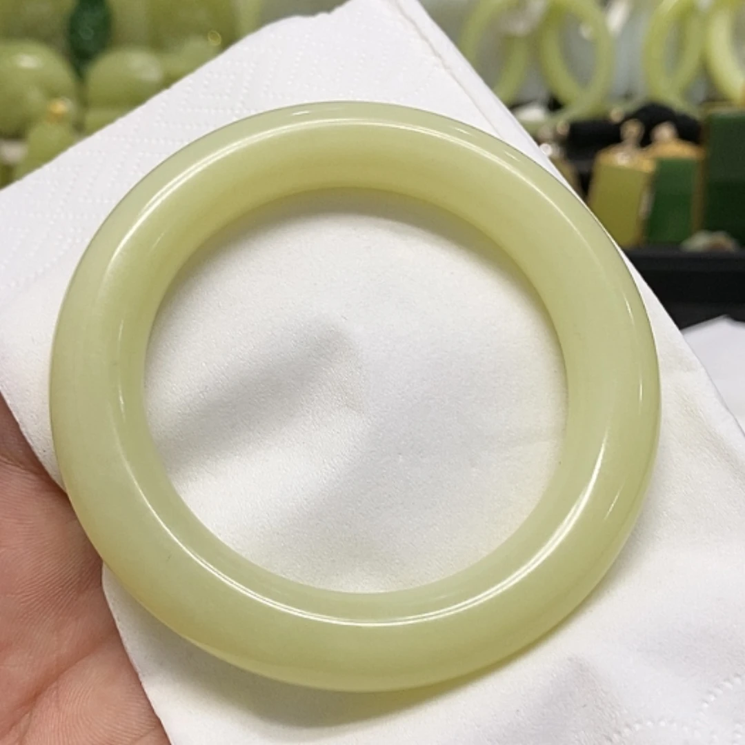 【闪购商品】未镶嵌手链和田玉金*