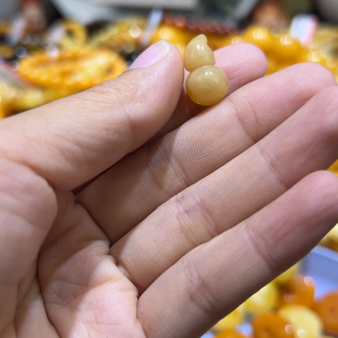 琥珀珠宝奇石未镶嵌