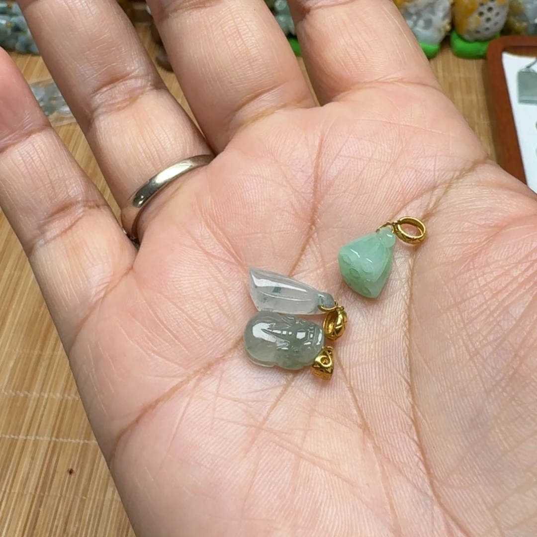 翡翠挂件未镶嵌关****咻圆珠