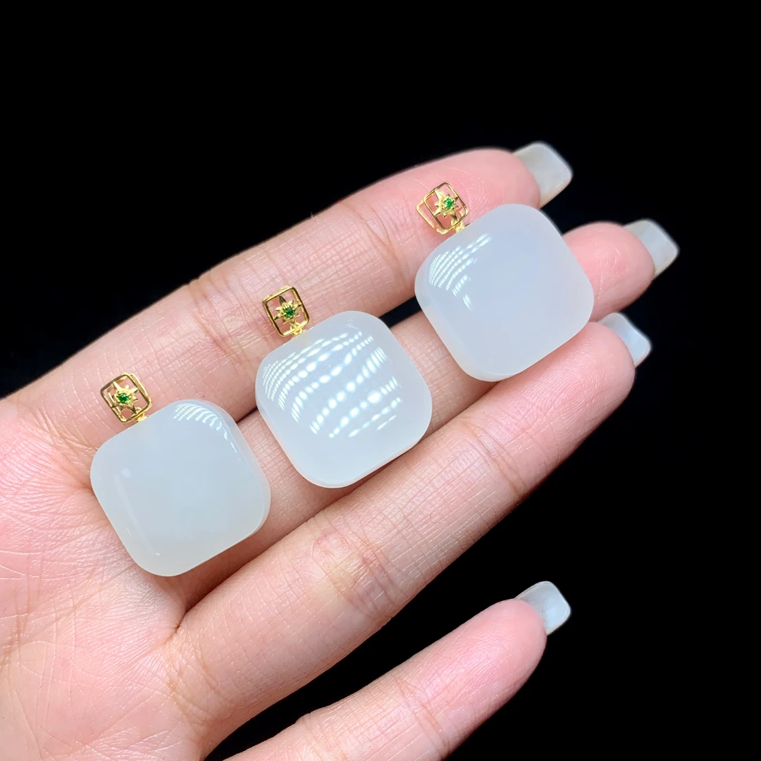 18K金镶嵌和田玉吊坠-多样性发一件-15.5*5.5mm DS75955-15（JG）