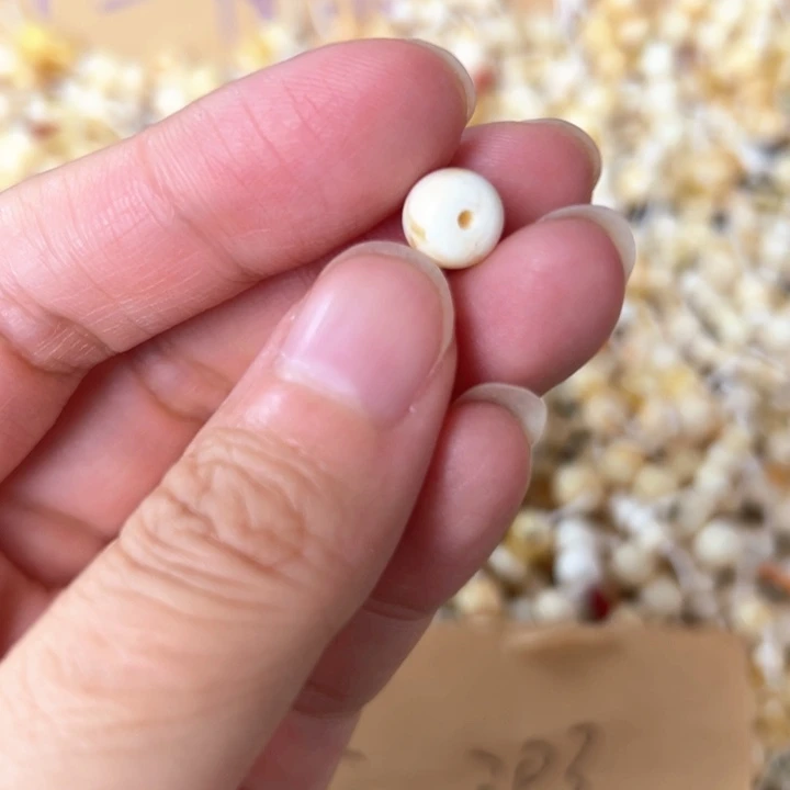 蜜蜡未镶嵌裸石8mm一个