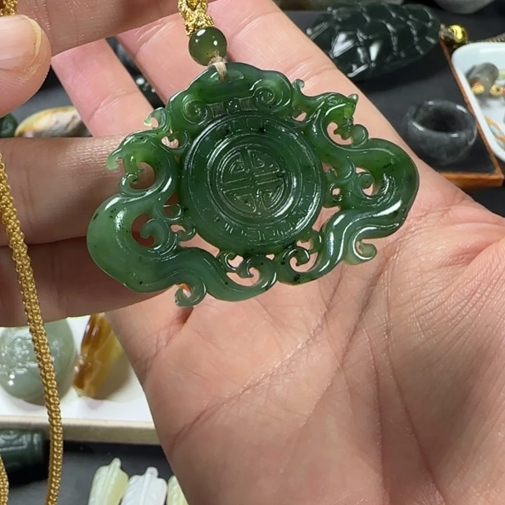 和田玉未镶嵌颈饰定制