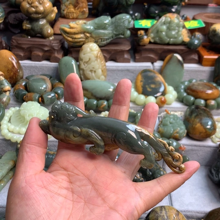 熙***熹岫岩河磨玉（透闪石质玉）未镶嵌把件