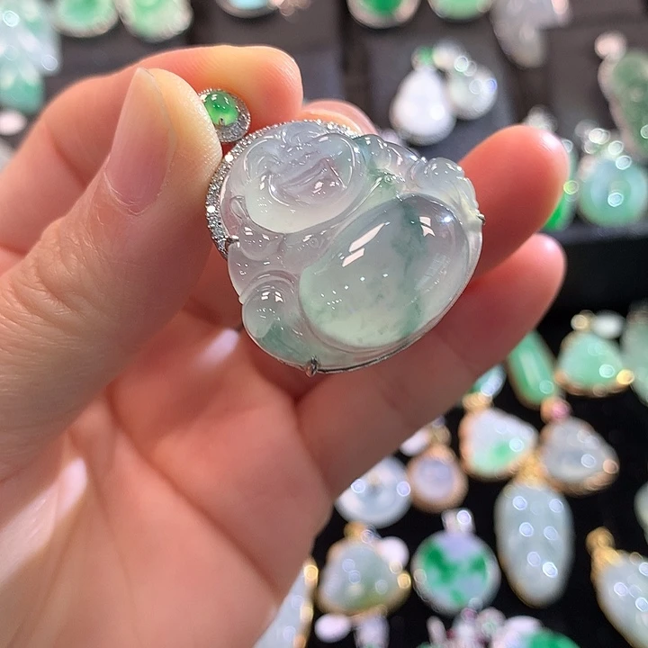 翡翠18K金镶嵌颈饰冰佛