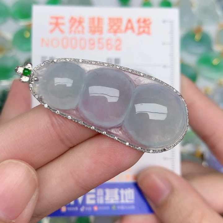 翡翠18K金镶嵌颈饰豆子