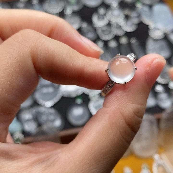 石英质玉合金颈饰戒指