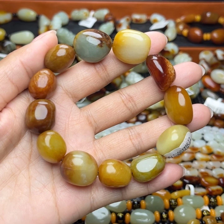 和田玉颈饰未镶嵌半**华