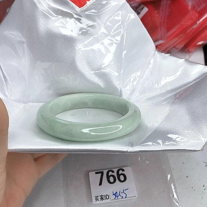 翡翠未镶嵌手镯一图一物实物为准（微瑕处理）