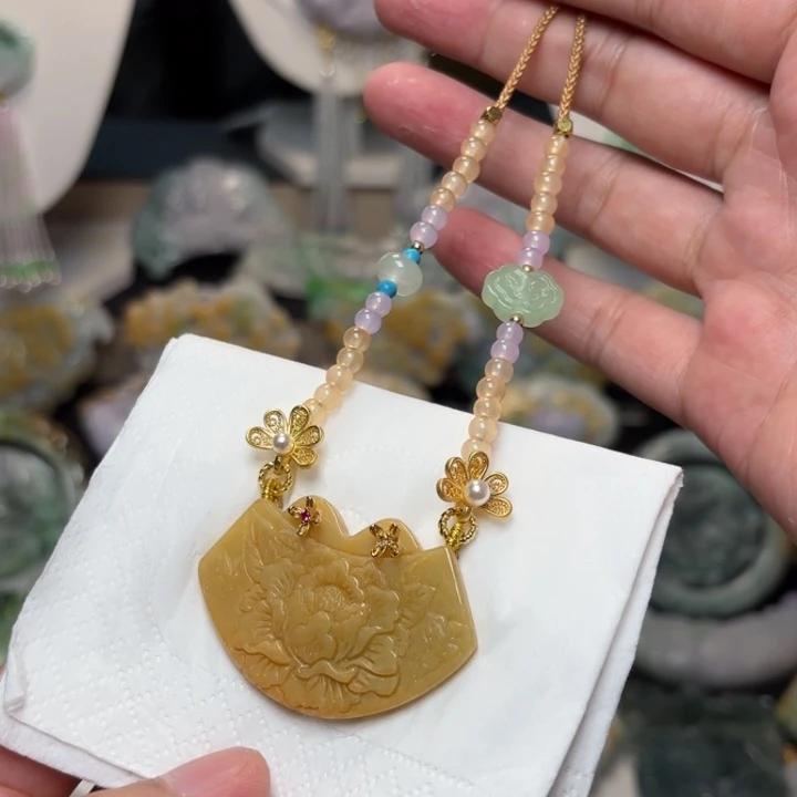 颈饰未镶嵌翡翠吊坠