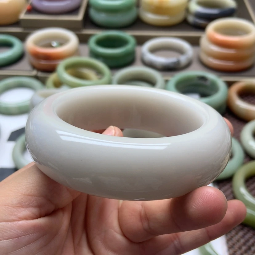 【闪购商品】石英质玉手镯未镶嵌我***顺