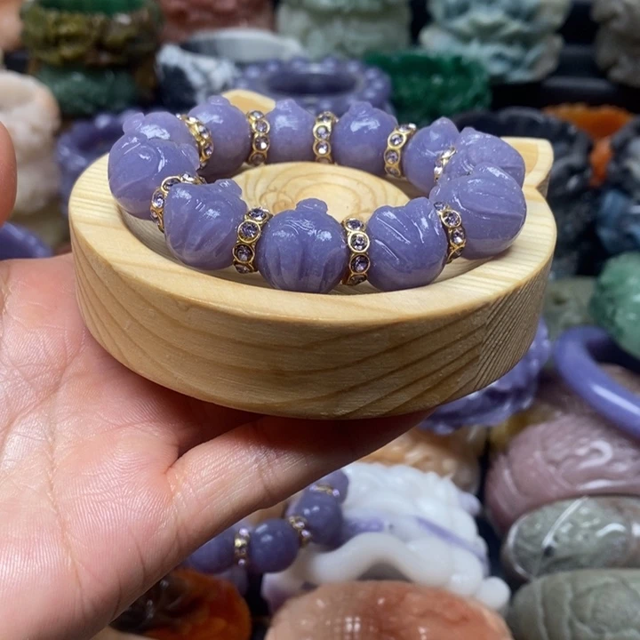 未镶嵌手镯石英质玉（佘太翠）