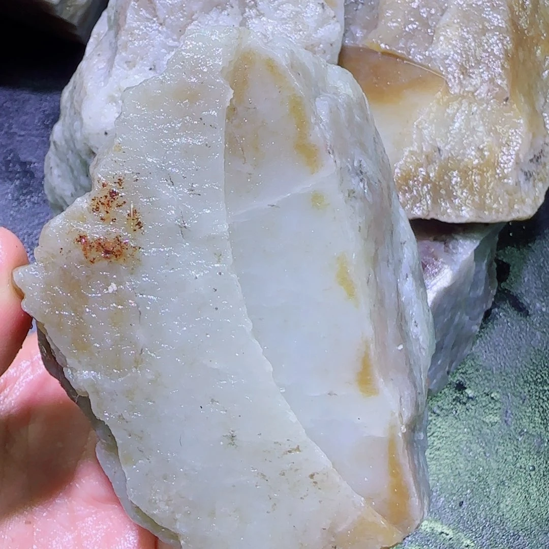 珍***苑和田玉未镶嵌珠宝半成品