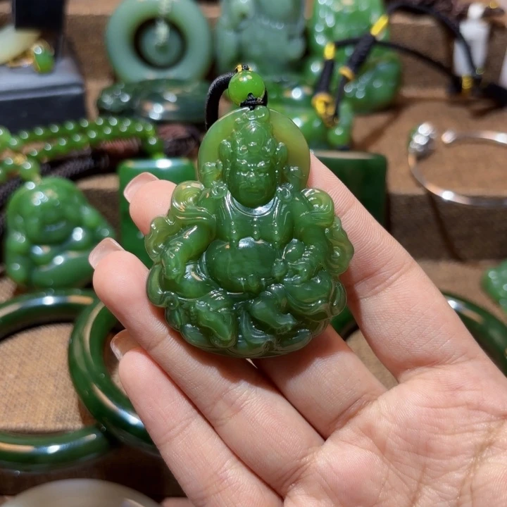 颈饰未镶嵌和田玉（碧玉）