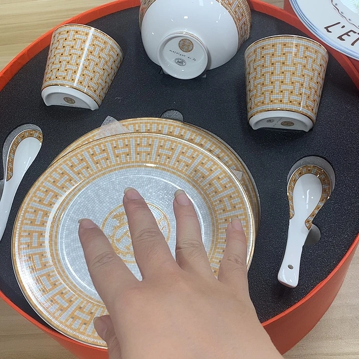 瓷片咖啡☕️？咖啡和牛奶一起