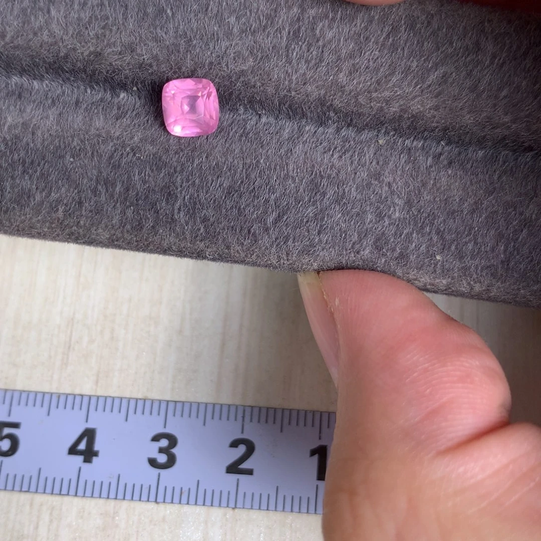 裸石尖晶石1.55 无烧 奶盖