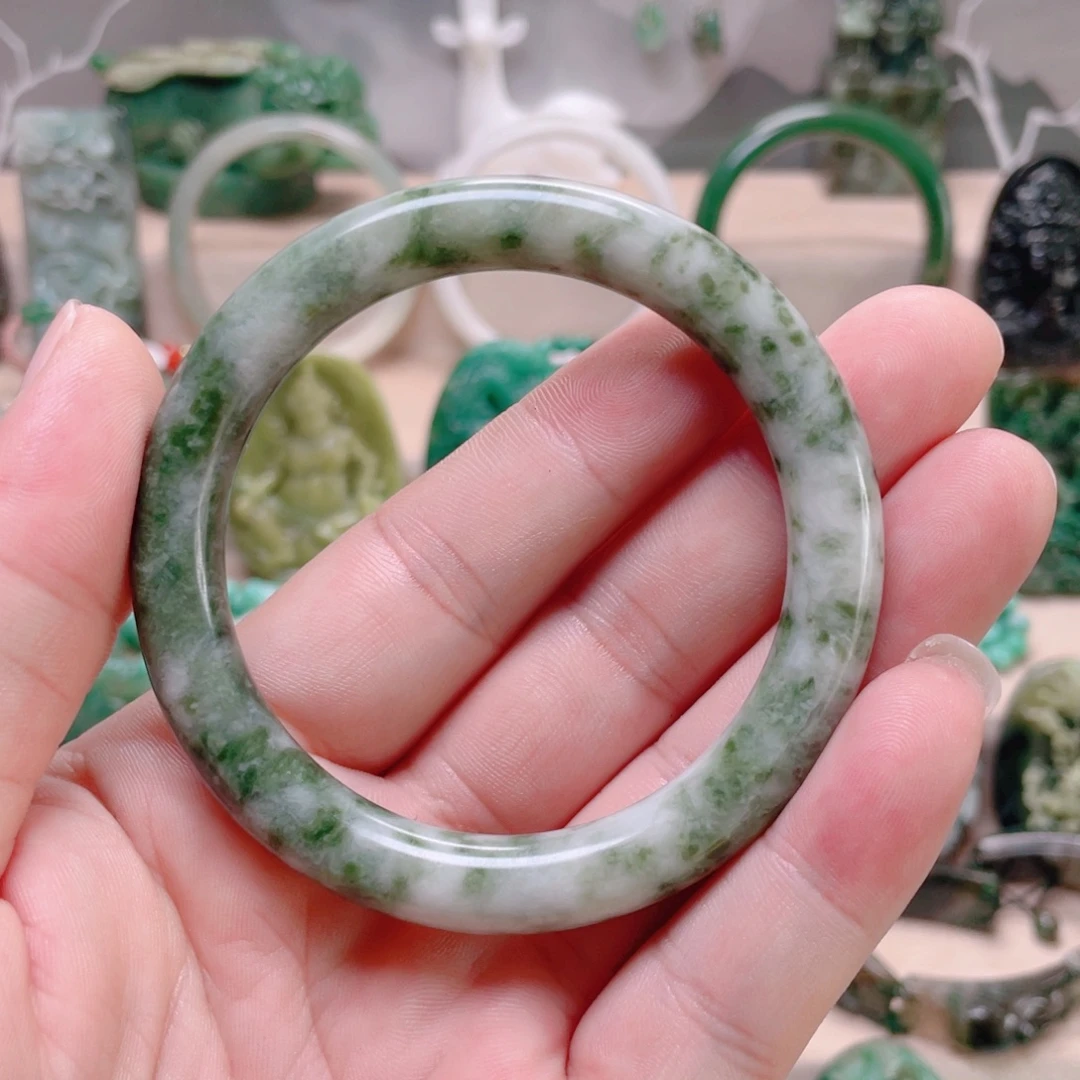 独山玉未镶嵌手镯