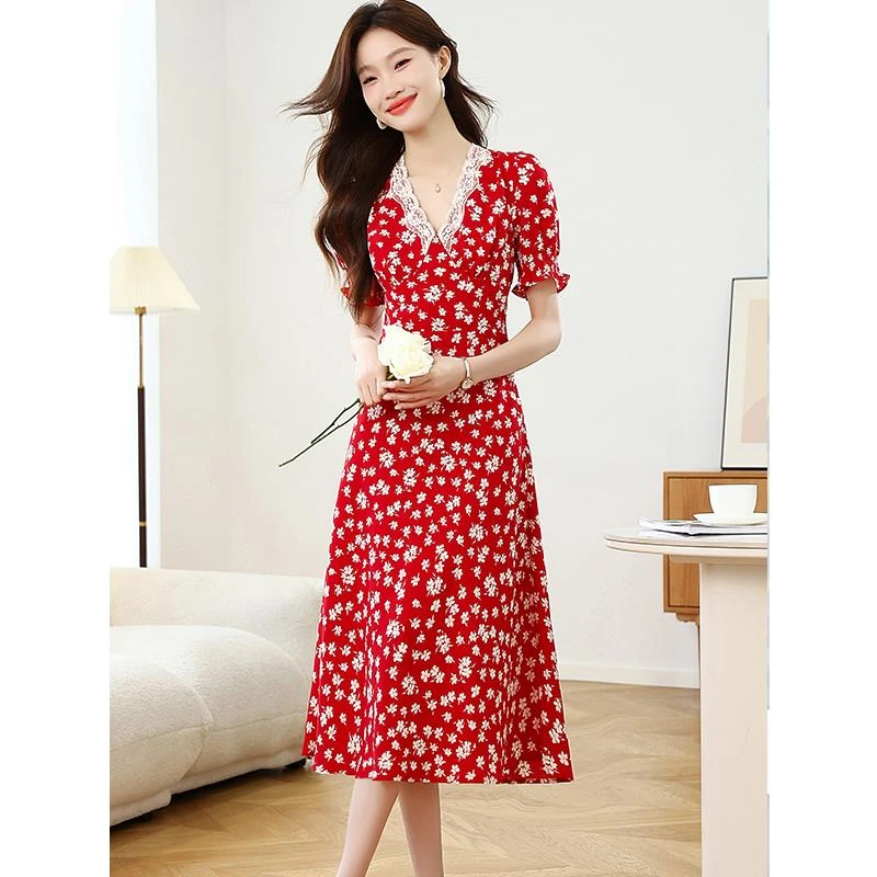 v领蕾丝雪纺短袖连衣裙女夏季2025新款收腰显瘦红色碎花过膝裙子