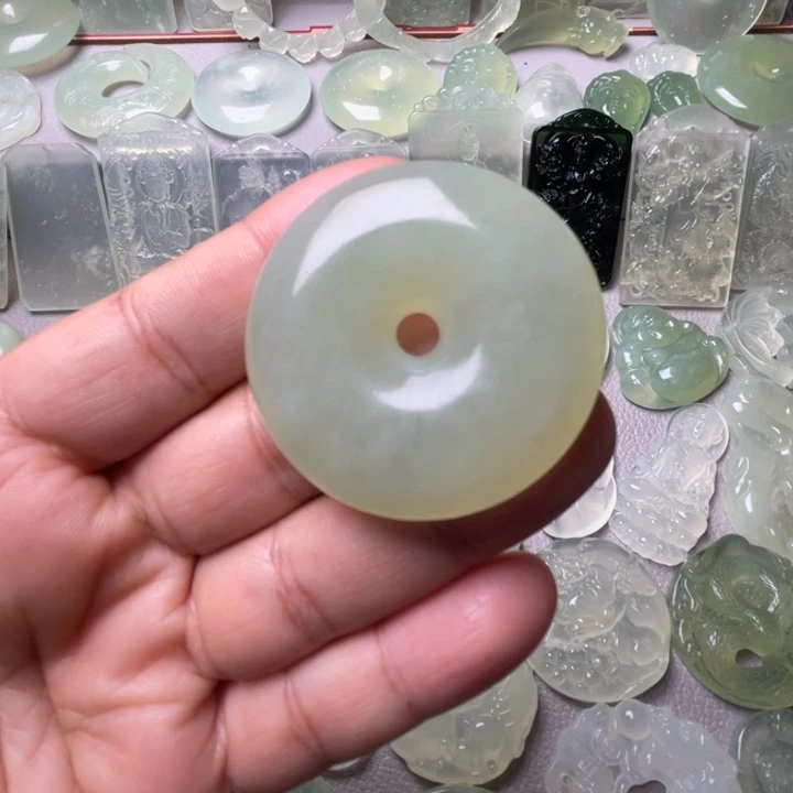 岫玉未镶嵌吊坠(赠链)