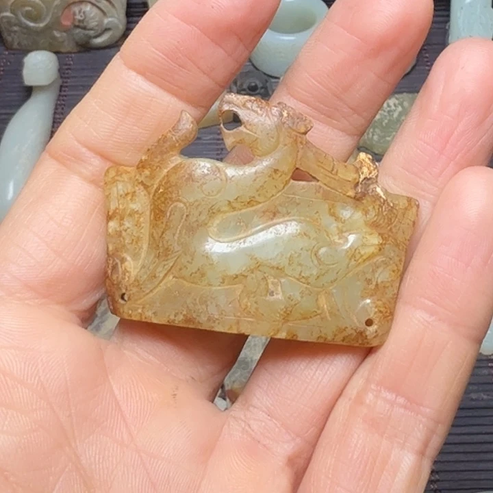 浮雕龙的玉剑必躬亲
