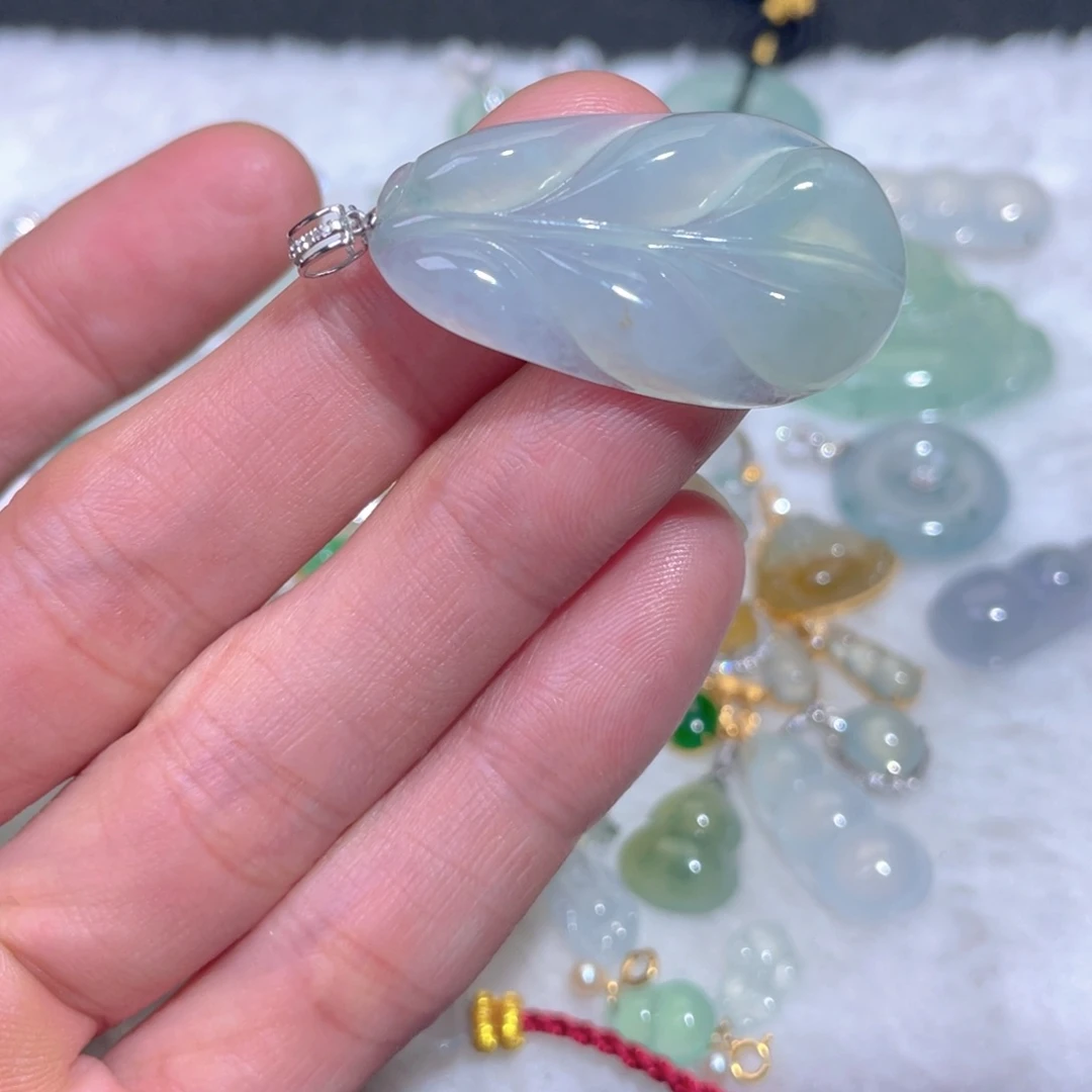 翡翠18K金镶嵌颈饰翡翠